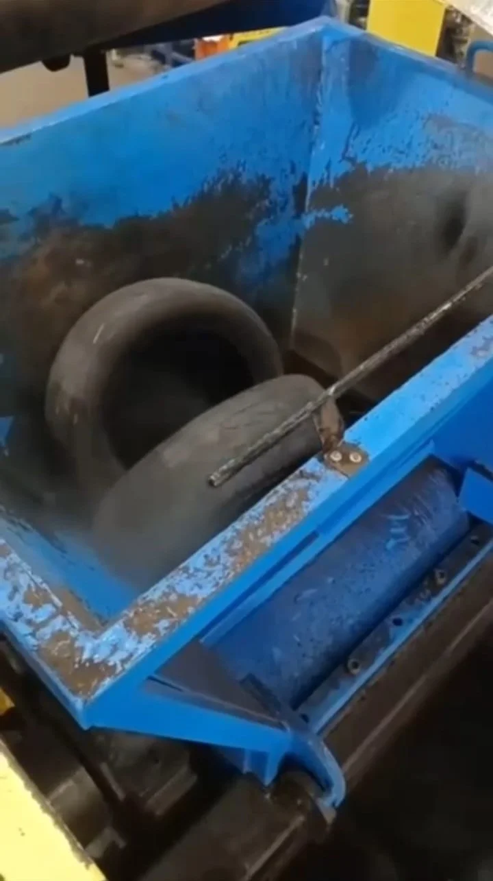 Área de armazenamento de pneus para reciclagem